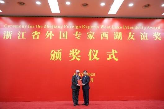 千层金 英国萨塞克斯大学学者因促进中英科学合作获表彰